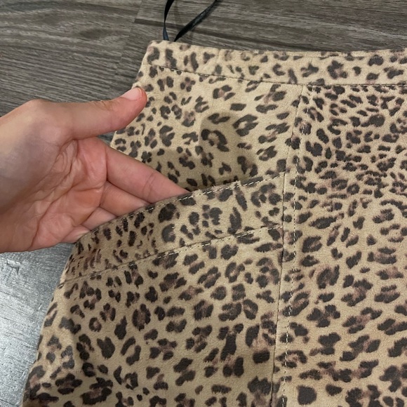 NEW JOIE RODGERS CHEETAH PRINT LEATHER SKIRT IN ANIMAL PRINT,  SIZE 4 - Picture 5 of 7